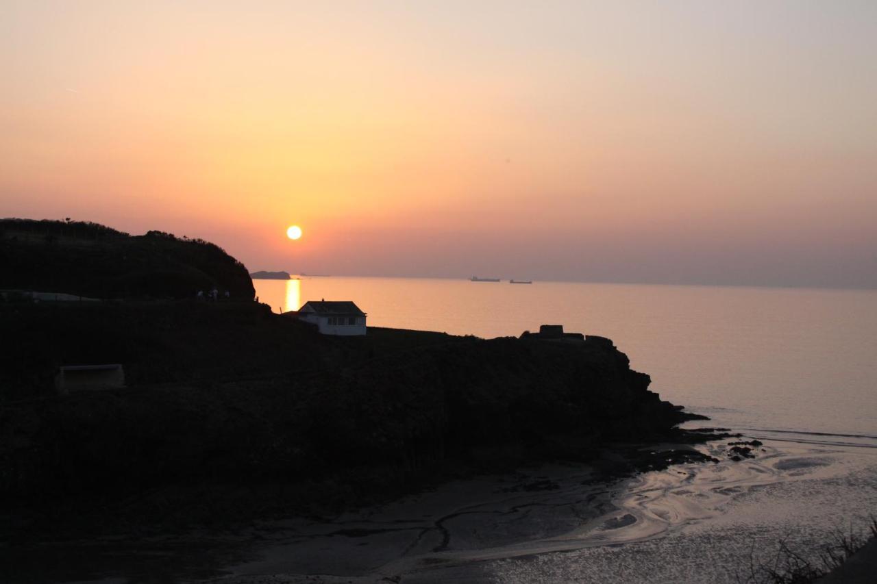 Pendyffryn Manor Bed & Breakfast Little Haven Esterno foto