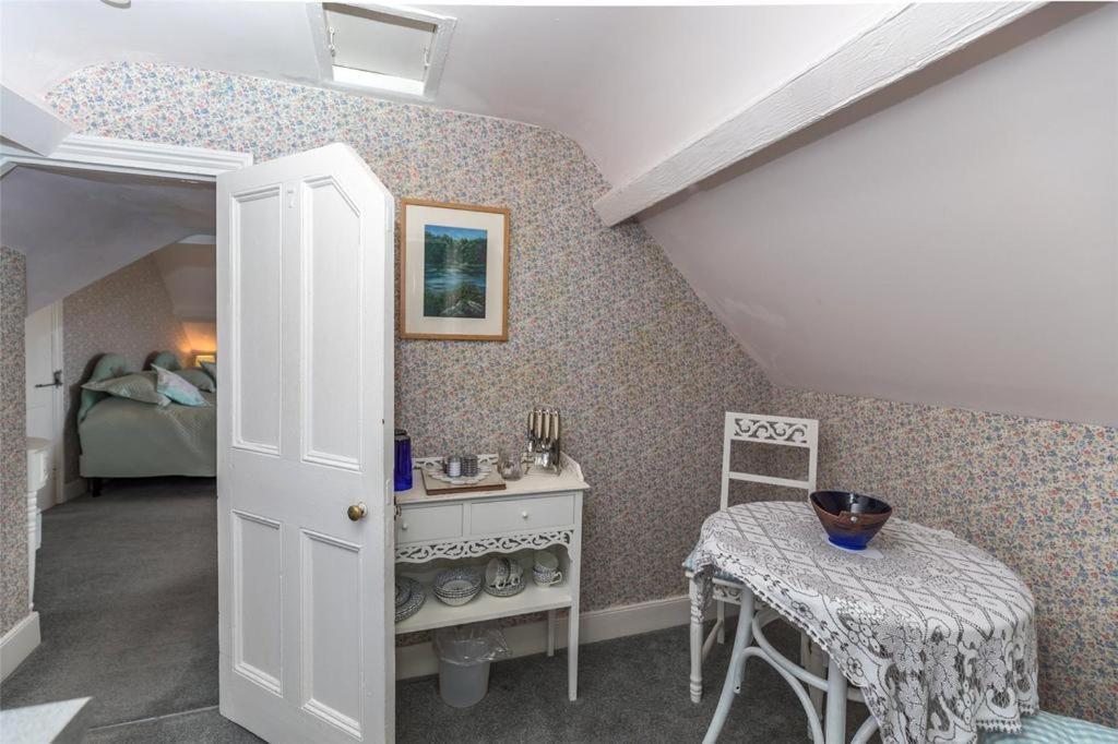 Pendyffryn Manor Bed & Breakfast Little Haven Esterno foto